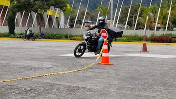 las motocicletas con un cilindraje de 125 centímetros cúbicos están exentas del impuesto vehicular en Colombia,