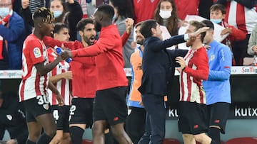 Nico e Iñaki Williams ante el Villarreal.
