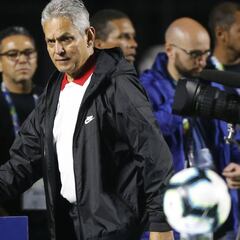 Aplausos, pifias, retos: así fue el lado B del debut de la Roja