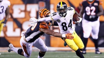 CINCINNATI, OH - DECEMBER 04: Antonio Brown #84 of the Pittsburgh Steelers breaks a tackle from Jordan Evans #50 of the Cincinnati Bengals during the second half at Paul Brown Stadium on December 4, 2017 in Cincinnati, Ohio.   Andy Lyons/Getty Images/AFP
 == FOR NEWSPAPERS, INTERNET, TELCOS &amp; TELEVISION USE ONLY ==