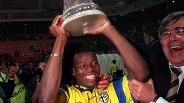 Fastino Asprilla, campeón de la Copa UEFA con Parma en San Siro.