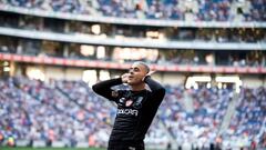 AME6084. MONTERREY (M&Eacute;XICO), 27/04/2019.- El jugador de Necaxa Brian Fern&aacute;ndez celebra despu&eacute;s de anotar un gol este s&aacute;bado durante un partido entre Necaxa y Monterrey por el Torneo Clausura del f&uacute;tbol mexicano, en el estadio BBVA de Monterrey (M&eacute;xico). EFE/Miguel Sierra