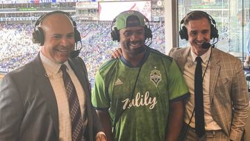 La gimnasta y el jugador de la NFL estuvieron presentes en el CenturyLink Field durante el encuentro de la MLS entre Seattle Sounders y Los &Aacute;ngeles Galaxy.