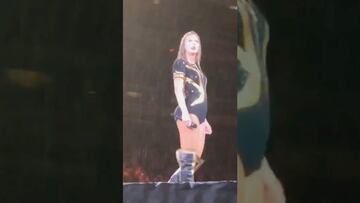 Taylor Swift se hace viral tras dar concierto en pleno diluvio