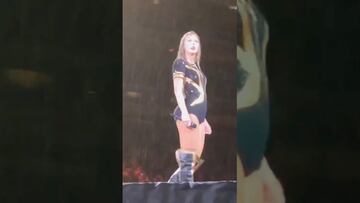 Taylor Swift se hace viral tras dar concierto en pleno diluvio