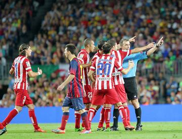 En el minuto 79, cuando el Atlético buscaba el gol que le hubiese dado el título, Filipe fue expulsado por roja directa tras golpear con el brazo en la cara de Dani Alves. Ya en el minuto 88 Arda también fue expulsado, aunque en su caso ya había sido sustituido. Fue por lanzar una botella de agua al suelo en sus protestas.  