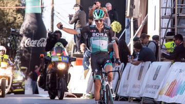 El corredor alem&aacute;n del equipo Bora Hansgrohe, Emanuel Buchmann, celebra la victoria conseguida en la segunda prueba de la XXVIII Challenge de Mallorca  el Trofeo Serra de Tramuntana.
 