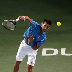 Djokovic breezes past Robredo in Dubai opener