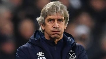 West Ham United's Chilean manager Manuel Pellegrini gestures from the touchline during the English Premier League football match between West Ham United and Leicester City at The London Stadium, in east London on December 28, 2019. - West Ham sacked manager Manuel Pellegrini after Saturday's 2-1 home defeat to Leicester left the Hammers just one point above the Premier League's relegation zone. (Photo by Ben STANSALL / AFP) / RESTRICTED TO EDITORIAL USE. No use with unauthorized audio, video, data, fixture lists, club/league logos or 'live' services. Online in-match use limited to 120 images. An additional 40 images may be used in extra time. No video emulation. Social media in-match use limited to 120 images. An additional 40 images may be used in extra time. No use in betting publications, games or single club/league/player publications. /