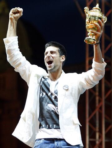 El recibimiento a Novak Djokovic en Belgrado tras su primer trofeo de Wimbledon en 2011.
