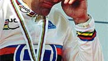 <b>LÁGRIMAS DE CAMPEÓN.</B> Botero se emocionó en el podio.