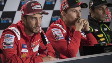 Dovizioso con Lorenzo y Zarco.