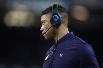 Marcus Freeman of the Notre Dame Fighting Irish looks on during the first quarter against the Georgia Bulldogs 