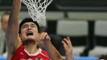 <b>CAYÓ EL EMPERADOR.</b> Yao Ming no fue el de otras noches y su equipo lo notó en exceso.