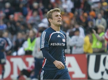 Con New England Revolution anotó dos tantos, uno en la Final de 2006 y otro más en la de 2007