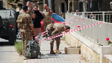 Lebanese army members prepare to carry out a controlled explosion of a battery of a communications device in the town of Qlayaa, southern Lebanon, September 19, 2024. REUTERS/Karamallah Daher