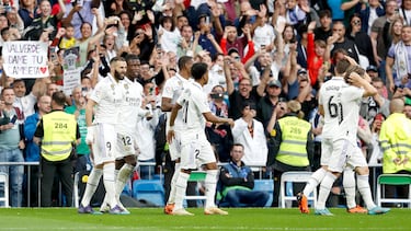 Tras celebrar el tanto con sus compañeros, se vio a Benzema poniendo cara de haberse daño hecho durante la jugada.