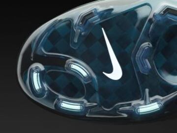 “Estas nuevas botas son ideales para mí porque son elegantes, atractivas y brillan de una forma nueva y diferente. Siempre me ha gustado probar nuevas botas, nuevas colecciones, nuevos colores. Además, el partido de esta semana es muy especial porque jugamos contra un gran equipo y ya estoy deseando estrenar estas botas con las que me siento tan bien”.