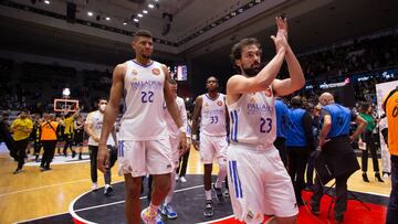 Walter Tavares y Sergio Llull celebran el pase del Madrid a la final de la Copa de Granada 2022.