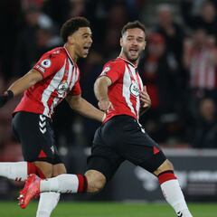 Armstrong alarga la escalada del Southampton