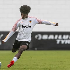 El Sporting pagó 2 millones en comisiones por la venta de Correia al Valencia