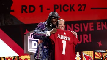 DETROIT, MICHIGAN - APRIL 25: (L-R) Darius Robinson poses with NFL Commissioner Roger Goodell after being selected 27th overall by the Arizona Cardinals during the first round of the 2024 NFL Draft at Campus Martius Park and Hart Plaza on April 25, 2024 in Detroit, Michigan.   Gregory Shamus/Getty Images/AFP (Photo by Gregory Shamus / GETTY IMAGES NORTH AMERICA / Getty Images via AFP)