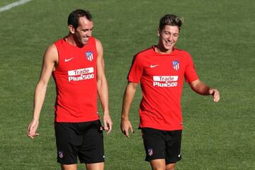 Diego Godín and Vietto in training last week.