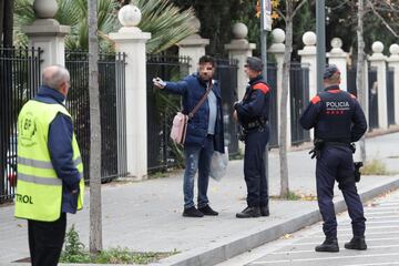 La Ciudad Condal, el hotel de concentración y los alrededores del Camp Nou están blindados por las fuerzas de seguridad para que todo transcurra con normalidad.