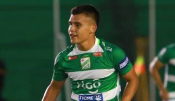 El joven volante no alcanzó a jugar en la U. Su contrató fue invalidado por La FIFA debido a que lo firmó siendo menor de edad. Es jugador de Oriente Petrolero.