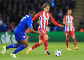 Antoine Griezmann con el balón.