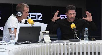 Simeone junto a Manu Carreño en 'El Larguero'.