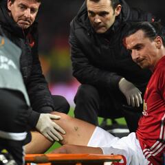 El United confirma la lesión de Ibrahimovic: su futuro en el aire