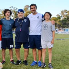 Jugó en O’Higgins, es DT y reemplazó a Maradona: “Nos hizo creer que era inmortal”