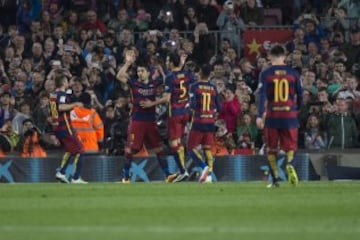 Luis Suárez autor del gol 3-0 de penalti 