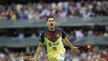 MEX3912. CIUDAD DE MÉXICO (MÉXICO), 14/05/2022.- Diego Valdés del América celebra hoy tras anotar contra el Puebla, durante la vuelta de los cuartos de final del torneo Clausura 2022 de la Liga MX, en el estadio Azteca de Ciudad de México (México). EFE/Alex Cruz
