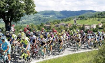 Vista del pelotón durante la décima etapa del Giro de Italia.