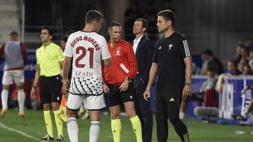 Lisci dialoga con Diego Moreno durante el encuentro en Huesca.