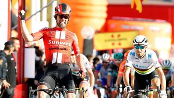 Matthews supera a Valverde y Froome se deja una minutada