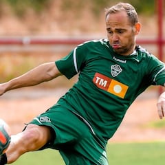 Nino, el eterno delantero, llega a los 40