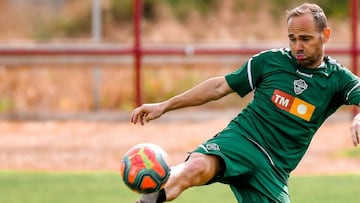 Nino, en un entrenamiento con el Elche.