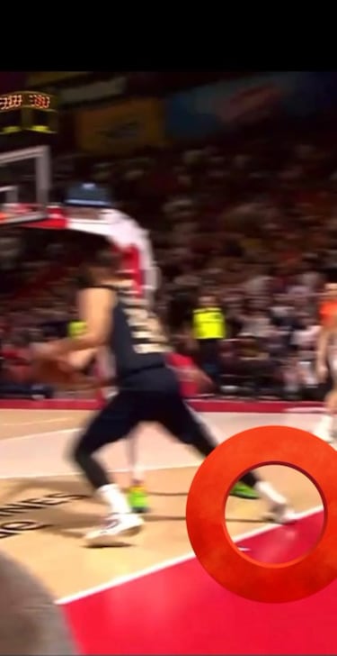 El increble triple de Mirotic no debi subir al marcador