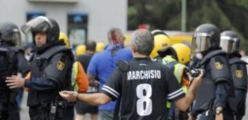 Incidentes entre policía y afionados italianos antes del comienzo del partido de semifinales de Champions League Real Madrid-Juventus.