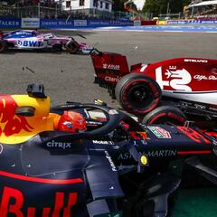 Raikkonen, tras el toque de Max: "Un p... idiota me golpeó"