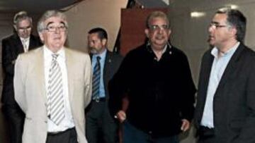 <b>CAZADOS. </b>AS captó a la cúpula del Espanyol a su salida de la cumbre, que duró casi cuatro horas.