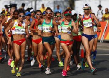 Lupita González ya luce su medalla de plata en el cuello