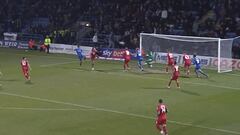 La increíble tapada del arquero chileno que es figura en Inglaterra: ¡logró el ascenso!