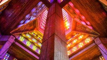 Parece un escenario de ‘Interstellar’ o ‘2001: Una odisea del espacio’, pero es una iglesia católica de Francia