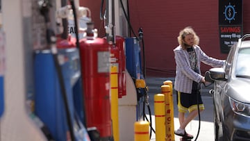 De acuerdo a diversas proyecciones, el precio por galón de la gasolina podría reducirse hasta tres dólares. ¿Cuándo sería? Aquí la posible fecha.