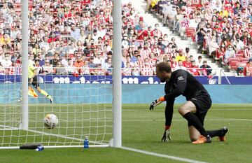 Ra¨²l de Tom¨¢s marca el 1-1 al Atl¨¦tico de Madrid.
