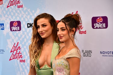 Sofía Surferss y Lola Lolita posan en el photocall.